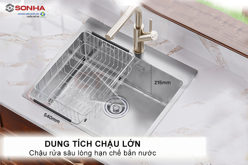 Chậu rửa kích thước tối ưu đảm bảo việc ngâm rửa rau củ, vật dụng thoải mái